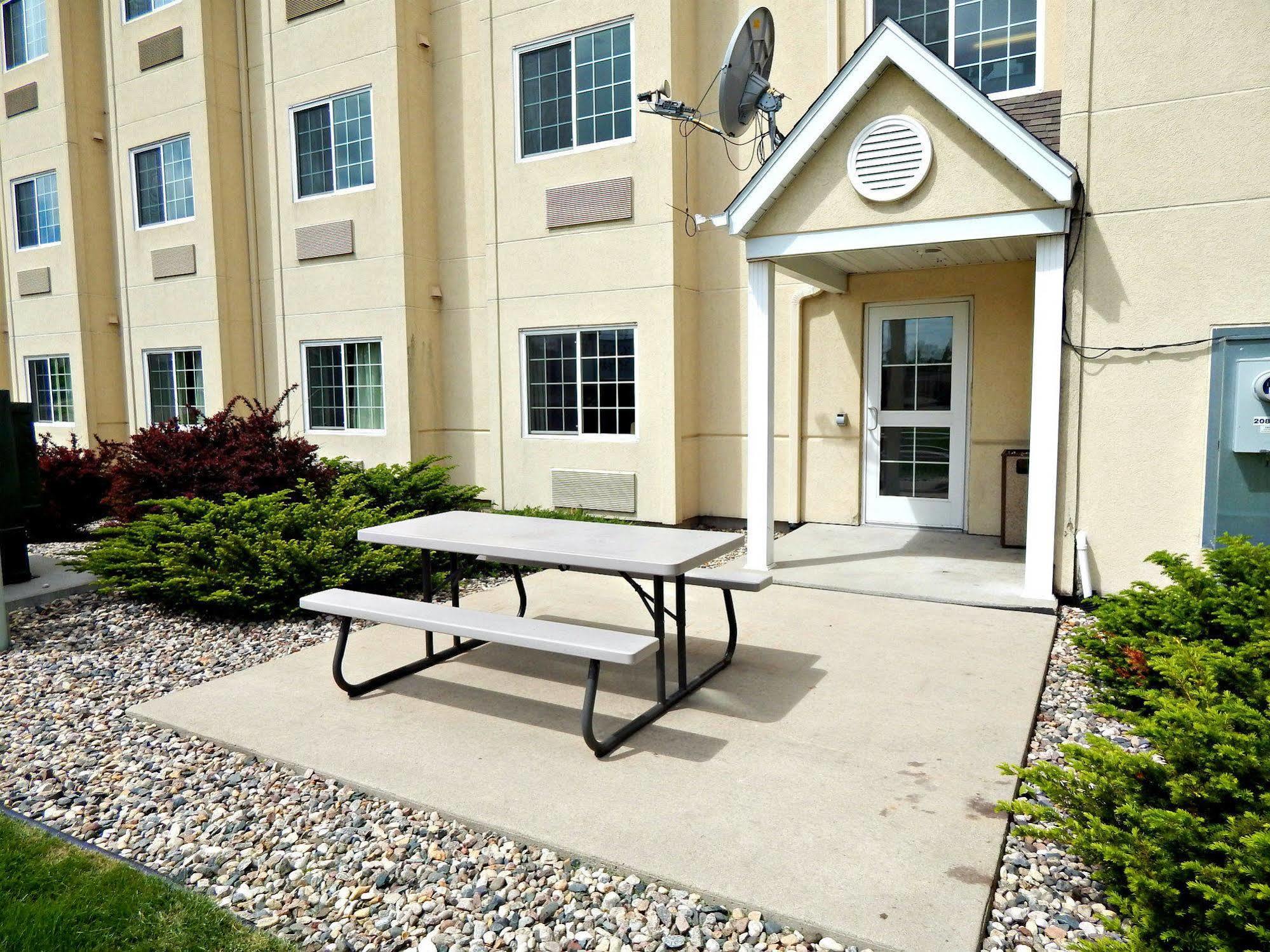 Microtel Inn & Suites By Wyndham Mankato Exterior photo